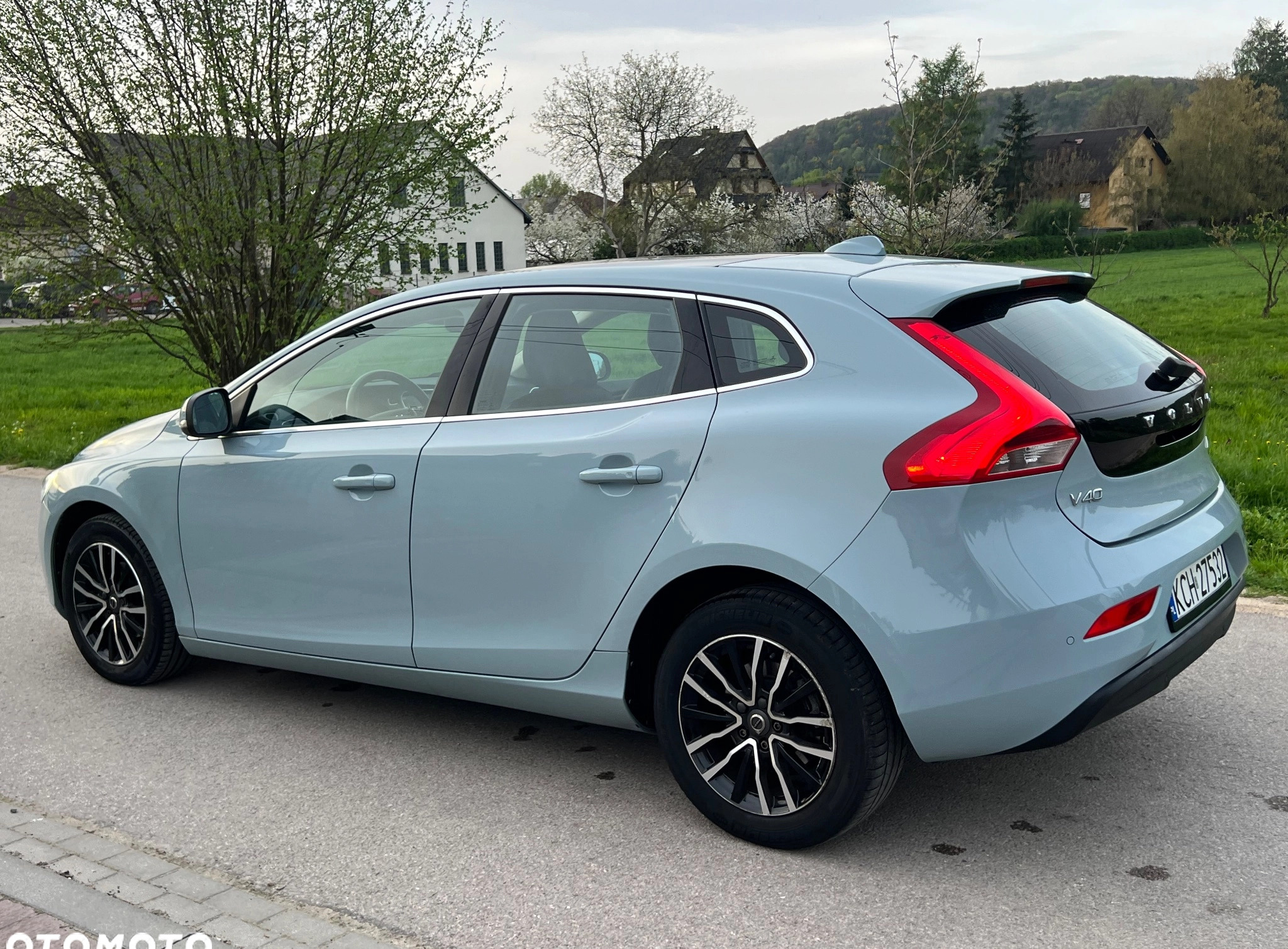 Volvo V40 cena 59900 przebieg: 165500, rok produkcji 2017 z Chrzanów małe 781